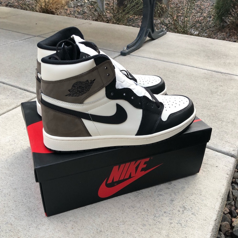 Nike Air Jordan 1 High Mocha size 11
